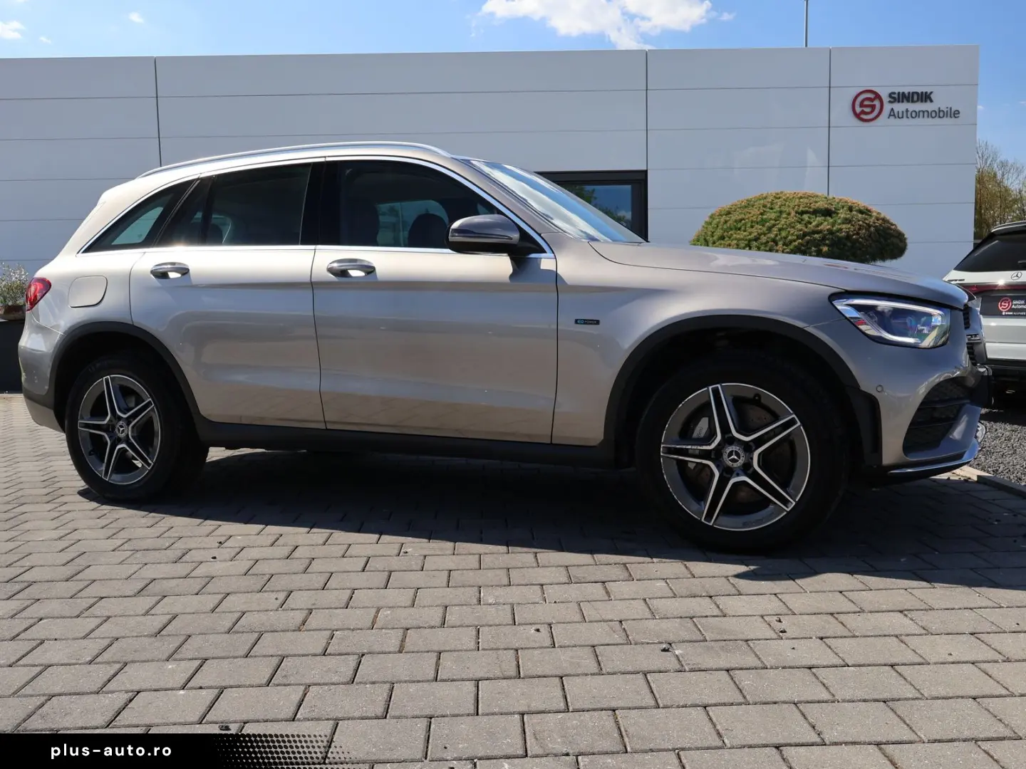 MERCEDES-BENZ GLC 300 de 4M AMG-KeylessGo-Distronic-Kamera