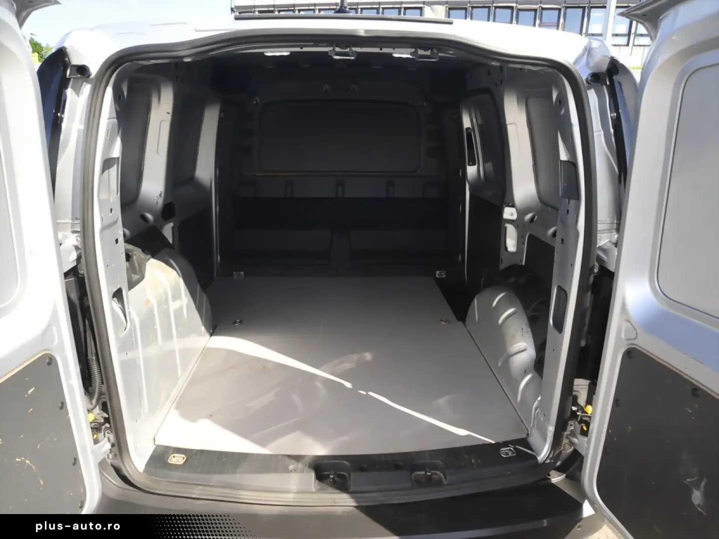 VW Caddy Cargo Kasten 2.0 TDI AHK PDC hinten