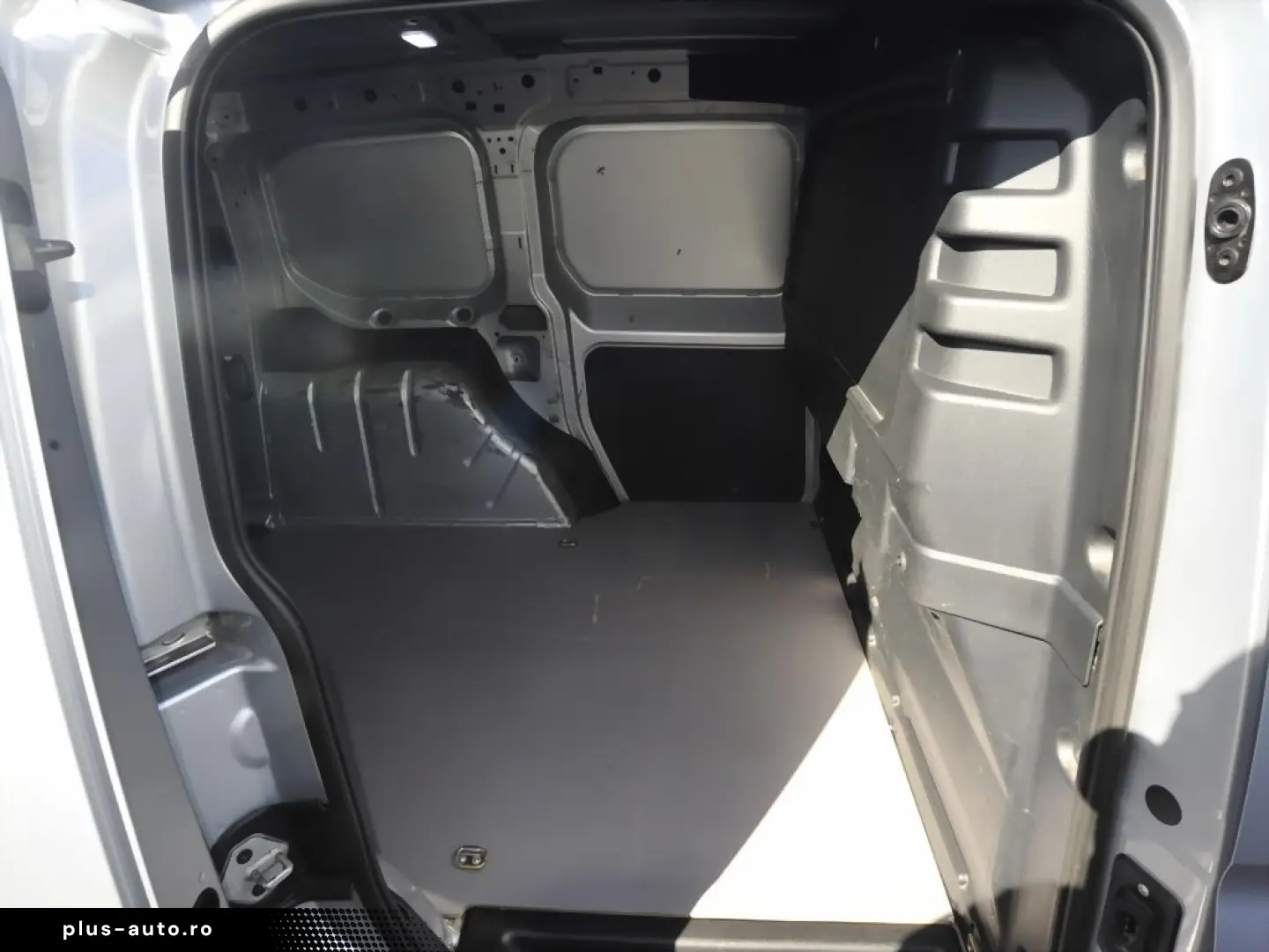 VW Caddy Cargo Kasten 2.0 TDI AHK PDC hinten