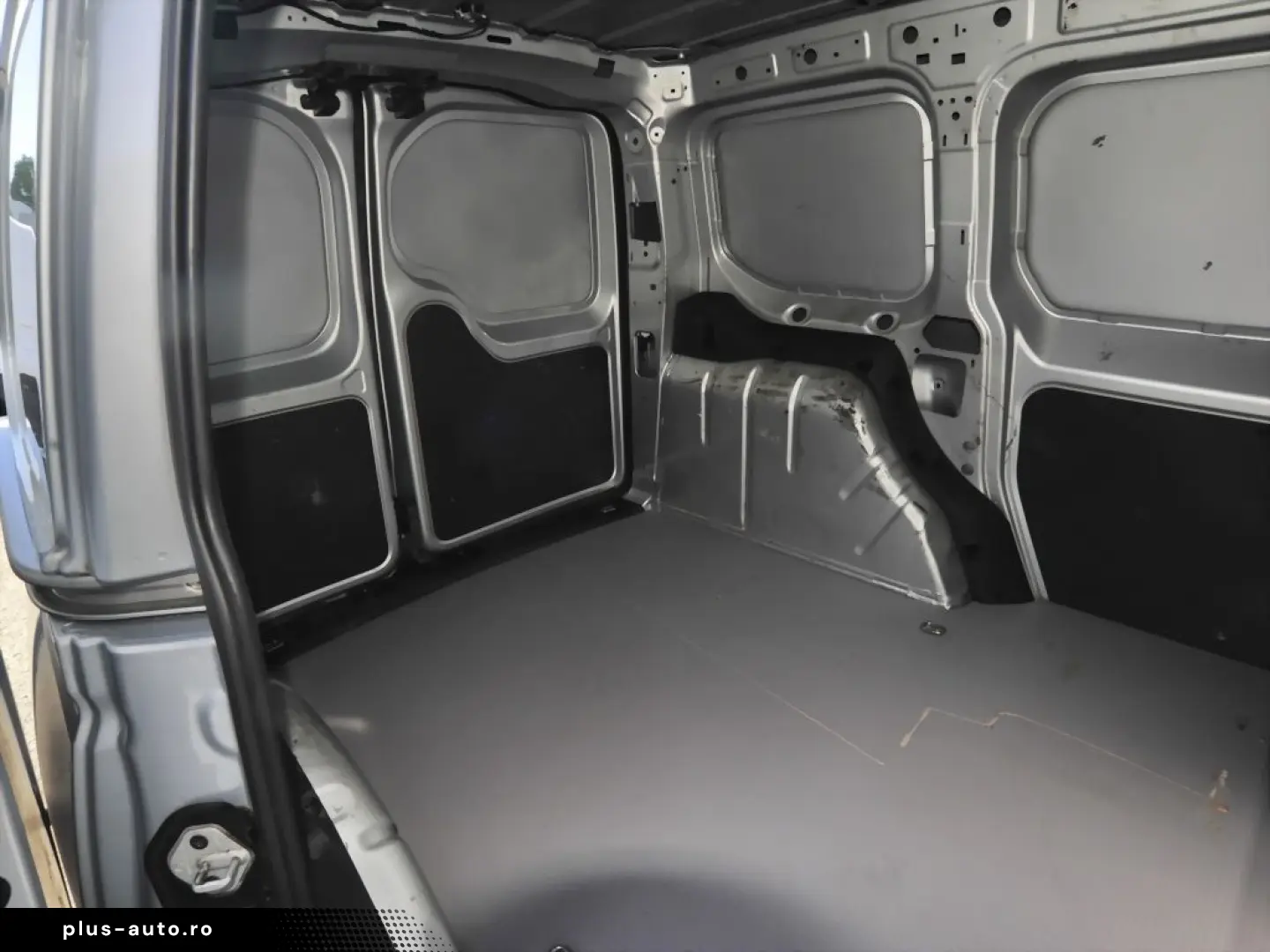 VW Caddy Cargo Kasten 2.0 TDI AHK PDC hinten