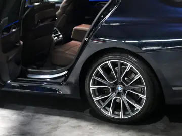 BMW 745 e M Sport Exklusiv Laser HUD Harman 20