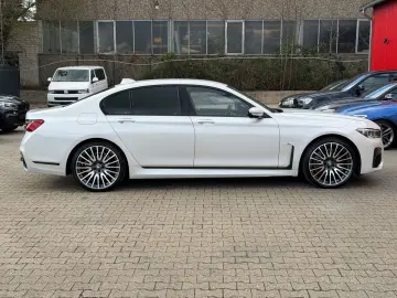 BMW 745e M Sport Laser HUD SoftClose Nappa Massage