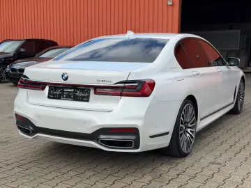BMW 745e M Sport Laser HUD SoftClose Nappa Massage