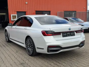 BMW 745e M Sport Laser HUD SoftClose Nappa Massage
