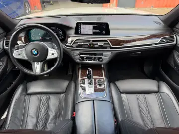 BMW 745e M Sport Laser HUD SoftClose Nappa Massage