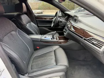 BMW 745e M Sport Laser HUD SoftClose Nappa Massage