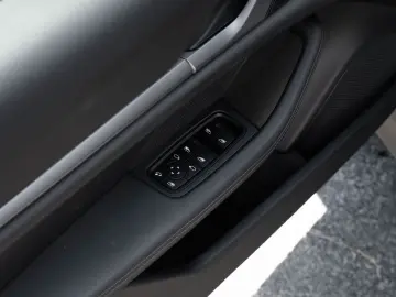PORSCHE Taycan 4 Performancebatterie Plus Sport Chrono P
