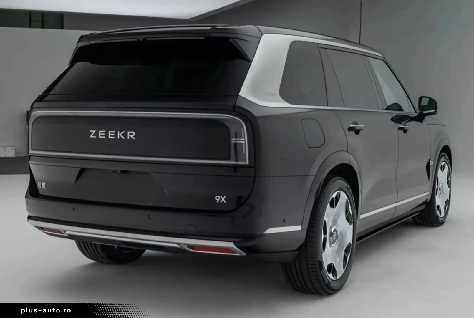 Zeekr 9X Max 2.0T 55 kWh (898 CP) Plug-in Hybrid 4WD 2025
