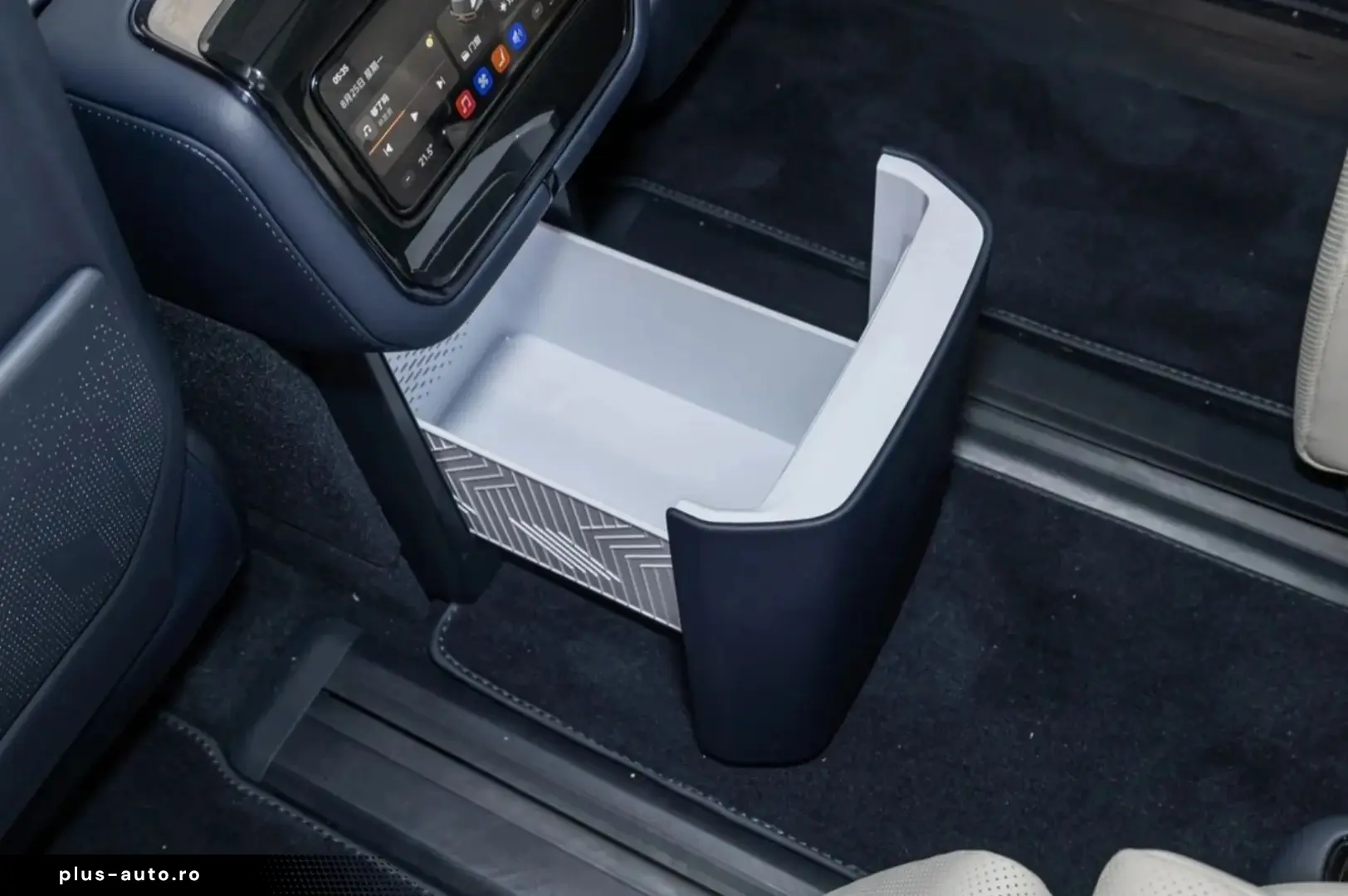 Zeekr 9X Max 2.0T 55 kWh (898 CP) Plug-in Hybrid 4WD 2025