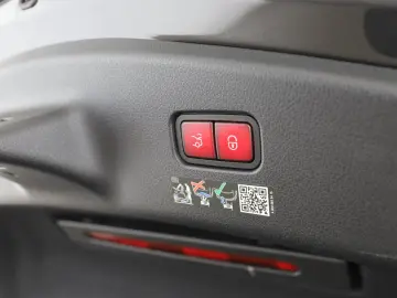 MERCEDES-BENZ CLE 300 e AMG Premium  HUD. Pano 360