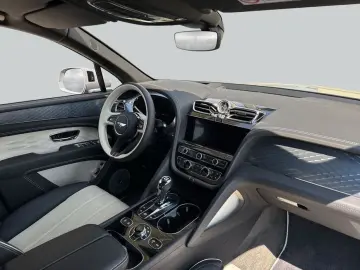 BENTLEY New Bentayga V8 Azure First Edition EWB