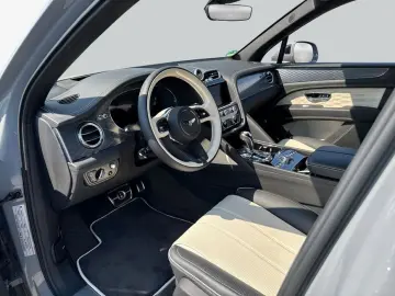 BENTLEY New Bentayga V8 Azure First Edition EWB