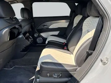 BENTLEY New Bentayga V8 Azure First Edition EWB