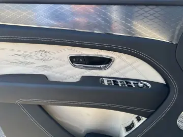 BENTLEY New Bentayga V8 Azure First Edition EWB