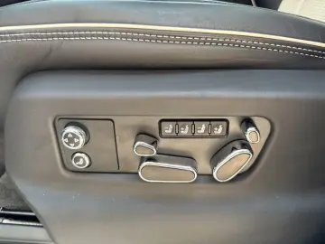 BENTLEY New Bentayga V8 Azure First Edition EWB