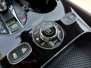 BENTLEY New Bentayga V8 Azure First Edition EWB