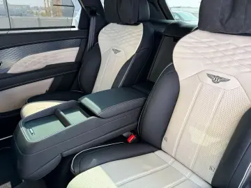 BENTLEY New Bentayga V8 Azure First Edition EWB