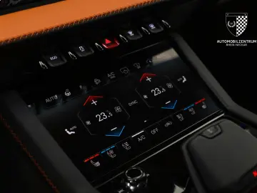 LAMBORGHINI Urus SE NOVITEC - LIVRARE RAPIDA!