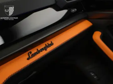 LAMBORGHINI Urus SE NOVITEC - LIVRARE RAPIDA!