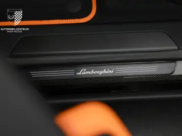 LAMBORGHINI Urus SE NOVITEC - LIVRARE RAPIDA!