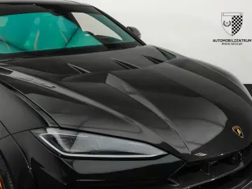 LAMBORGHINI Urus SE NOVITEC - LIVRARE RAPIDA!