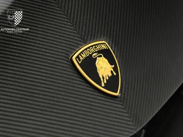 LAMBORGHINI Urus SE NOVITEC - LIVRARE RAPIDA!