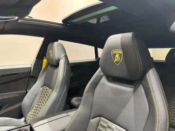 LAMBORGHINI Urus S - LIVRARE RAPIDA!