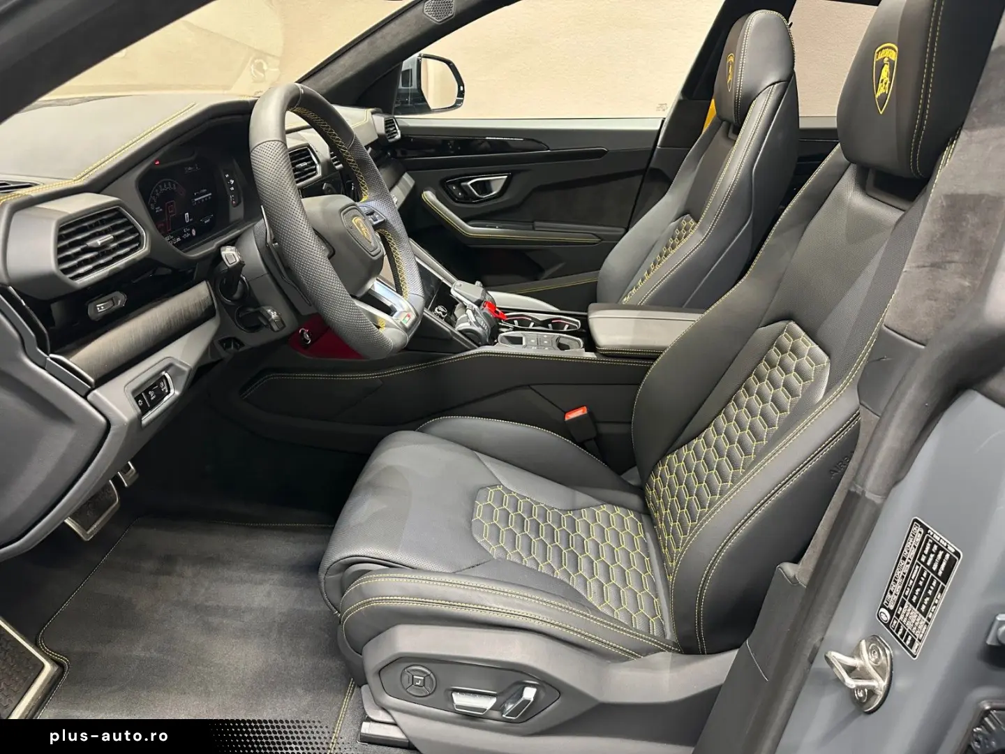 LAMBORGHINI Urus S - LIVRARE RAPIDA!