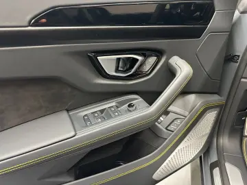 LAMBORGHINI Urus S - LIVRARE RAPIDA!