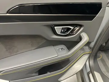 LAMBORGHINI Urus S - LIVRARE RAPIDA!