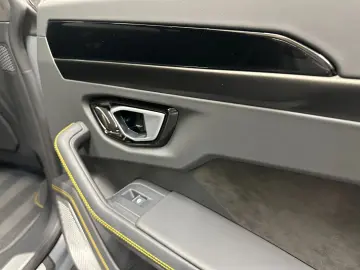 LAMBORGHINI Urus S - LIVRARE RAPIDA!