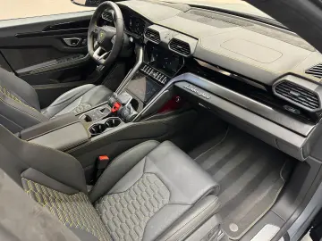 LAMBORGHINI Urus S - LIVRARE RAPIDA!