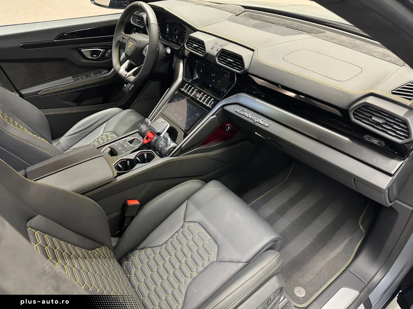 LAMBORGHINI Urus S - LIVRARE RAPIDA!