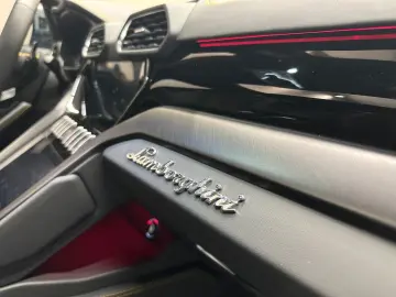 LAMBORGHINI Urus S - LIVRARE RAPIDA!
