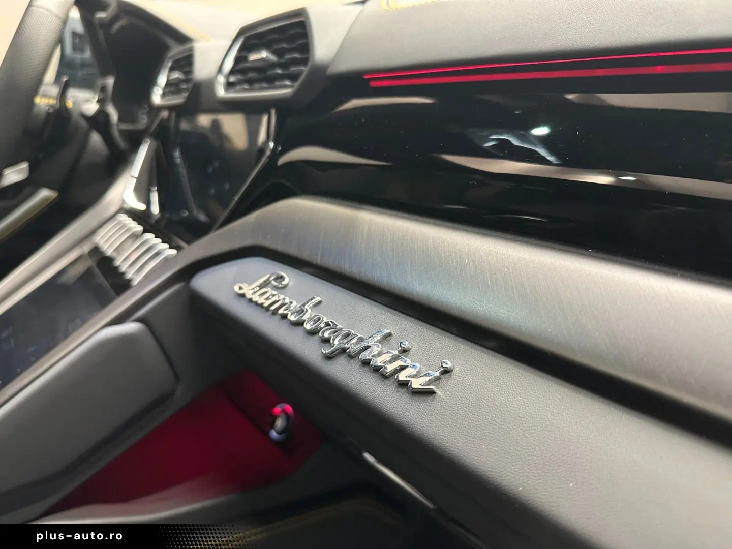 LAMBORGHINI Urus S - LIVRARE RAPIDA!