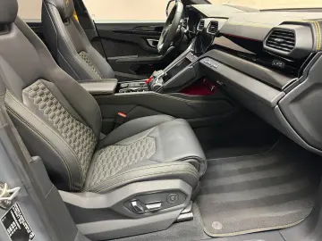 LAMBORGHINI Urus S - LIVRARE RAPIDA!