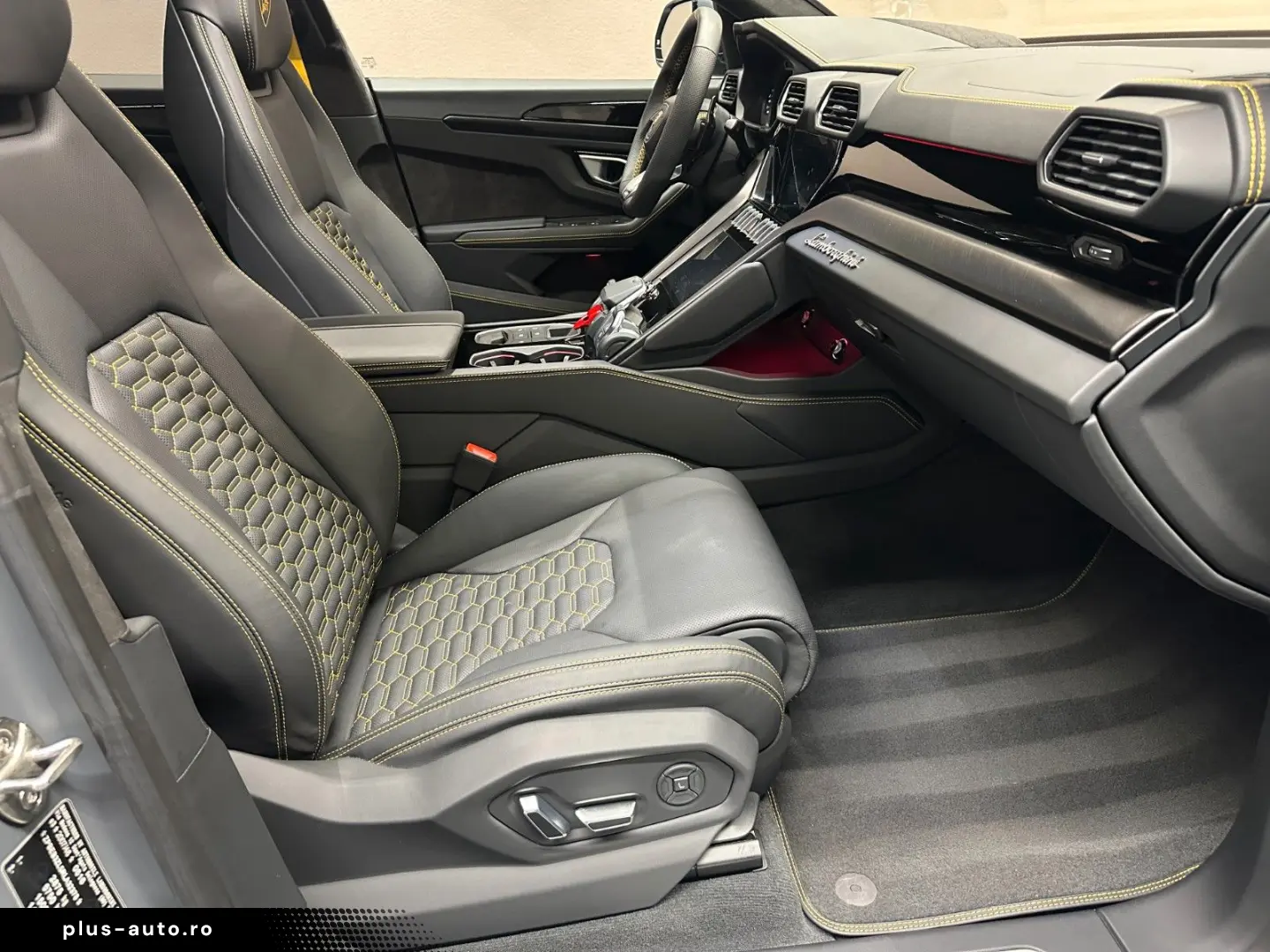 LAMBORGHINI Urus S - LIVRARE RAPIDA!