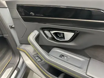 LAMBORGHINI Urus S - LIVRARE RAPIDA!