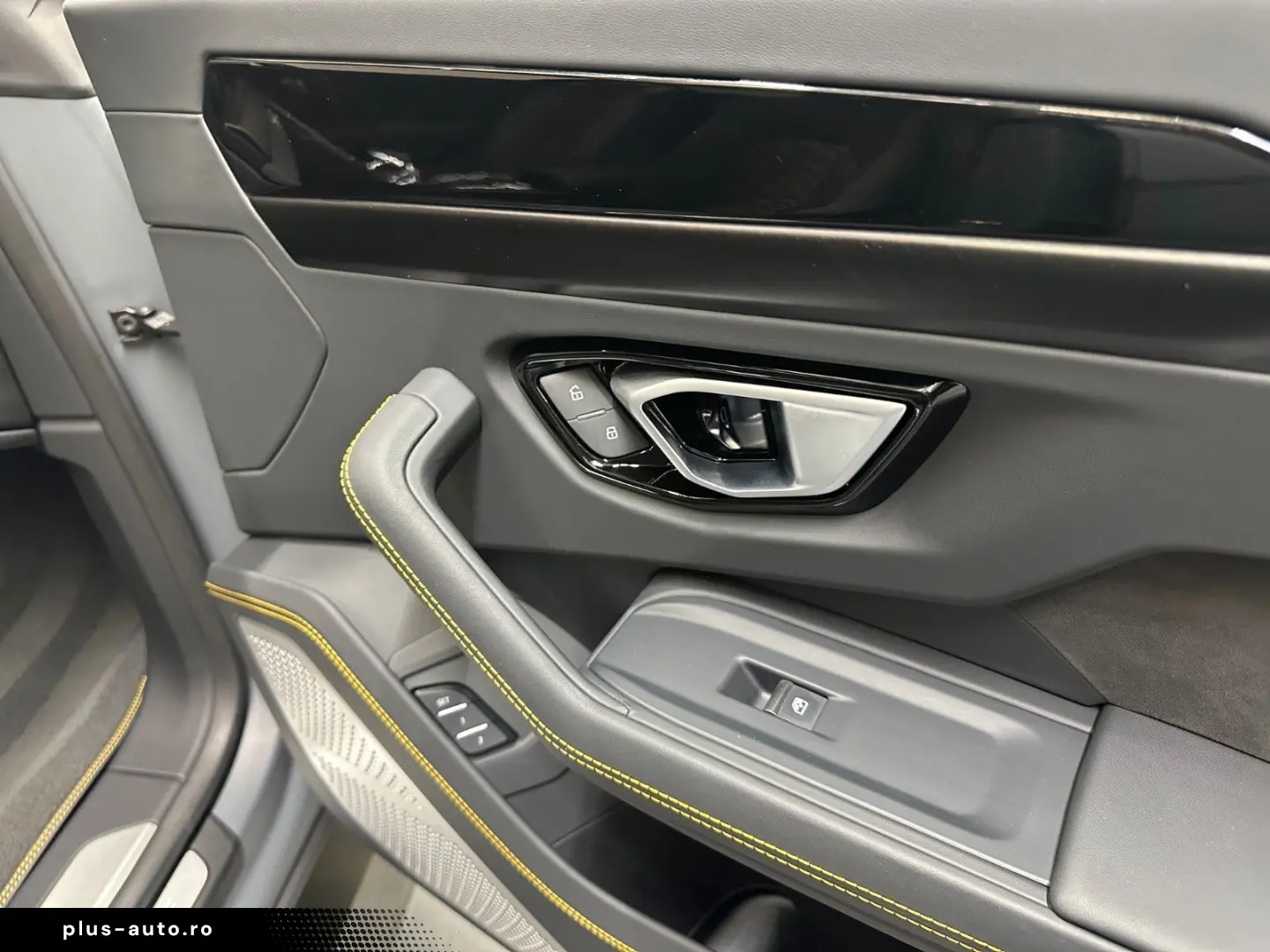 LAMBORGHINI Urus S - LIVRARE RAPIDA!