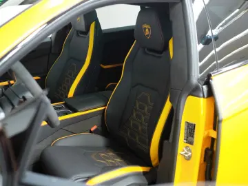 LAMBORGHINI Urus SE - LIVRARE RAPIDA!