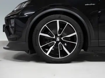 PORSCHE Macan 4 Electric PASM - LIVRARE RAPIDA!