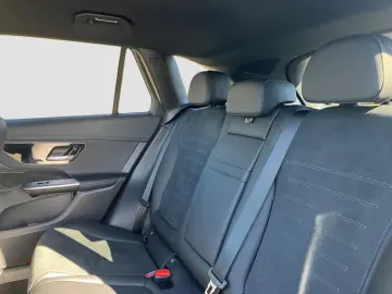 MERCEDES-BENZ GLC 200 4MATIC AMGLine NightPaket Kame…