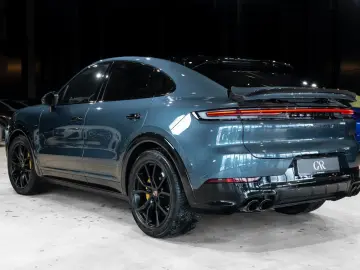 PORSCHE Cayenne Coupe GTS Individual 360 PCCB Burmester