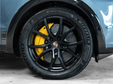 PORSCHE Cayenne Coupe GTS Individual 360 PCCB Burmester