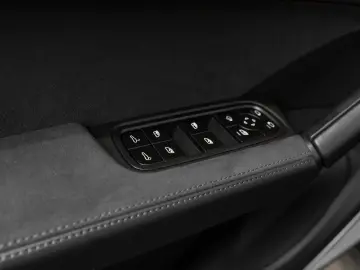 PORSCHE Cayenne Coupe GTS Individual 360 PCCB Burmester