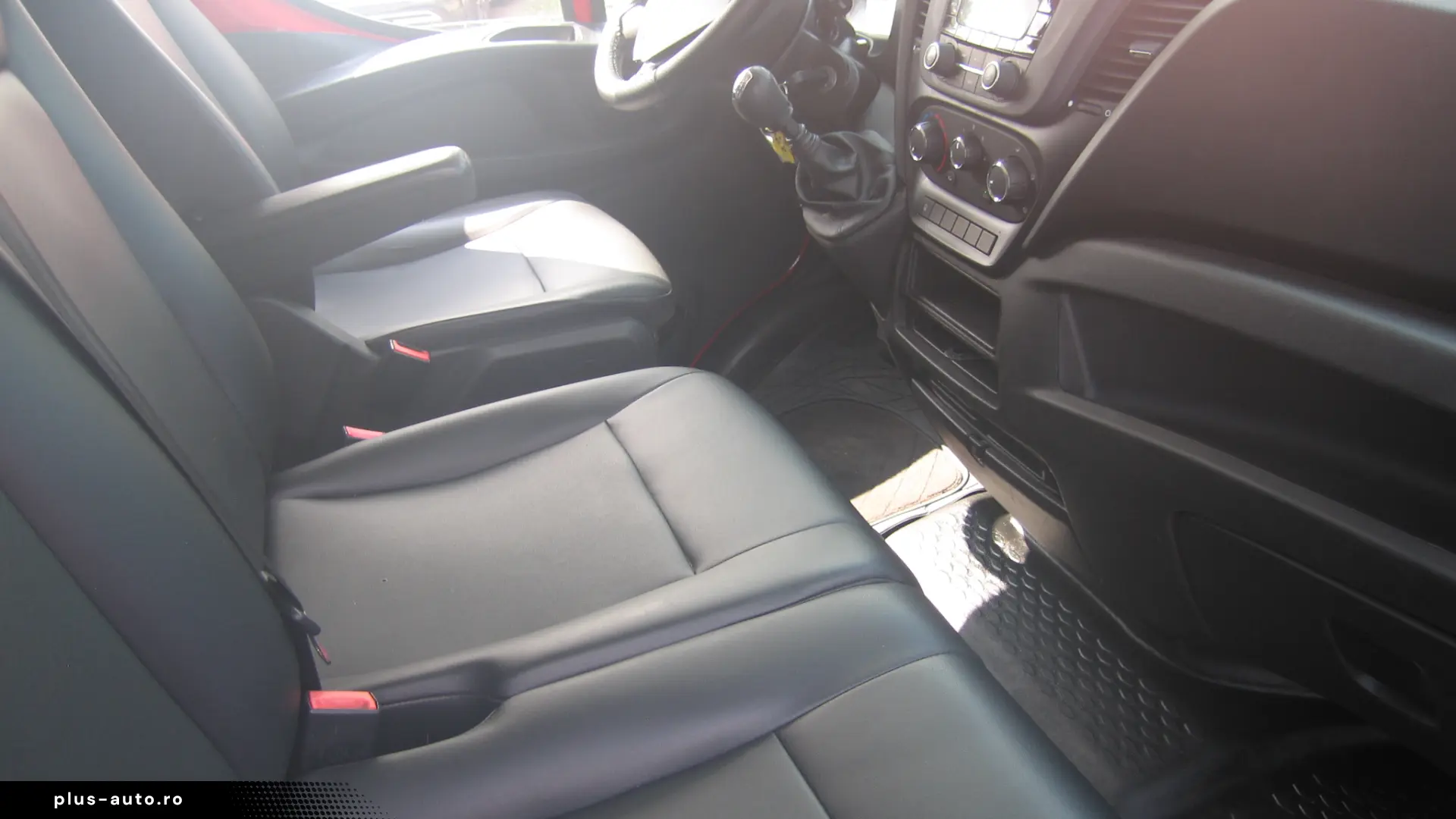 VAND  IVECO DAILY 3 LOC. BASCULABIL   AC. 2018.