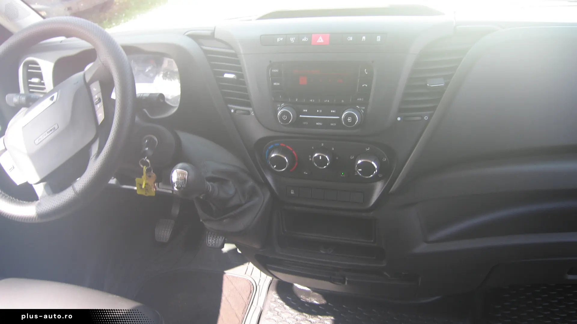 VAND  IVECO DAILY 3 LOC. BASCULABIL   AC. 2018.