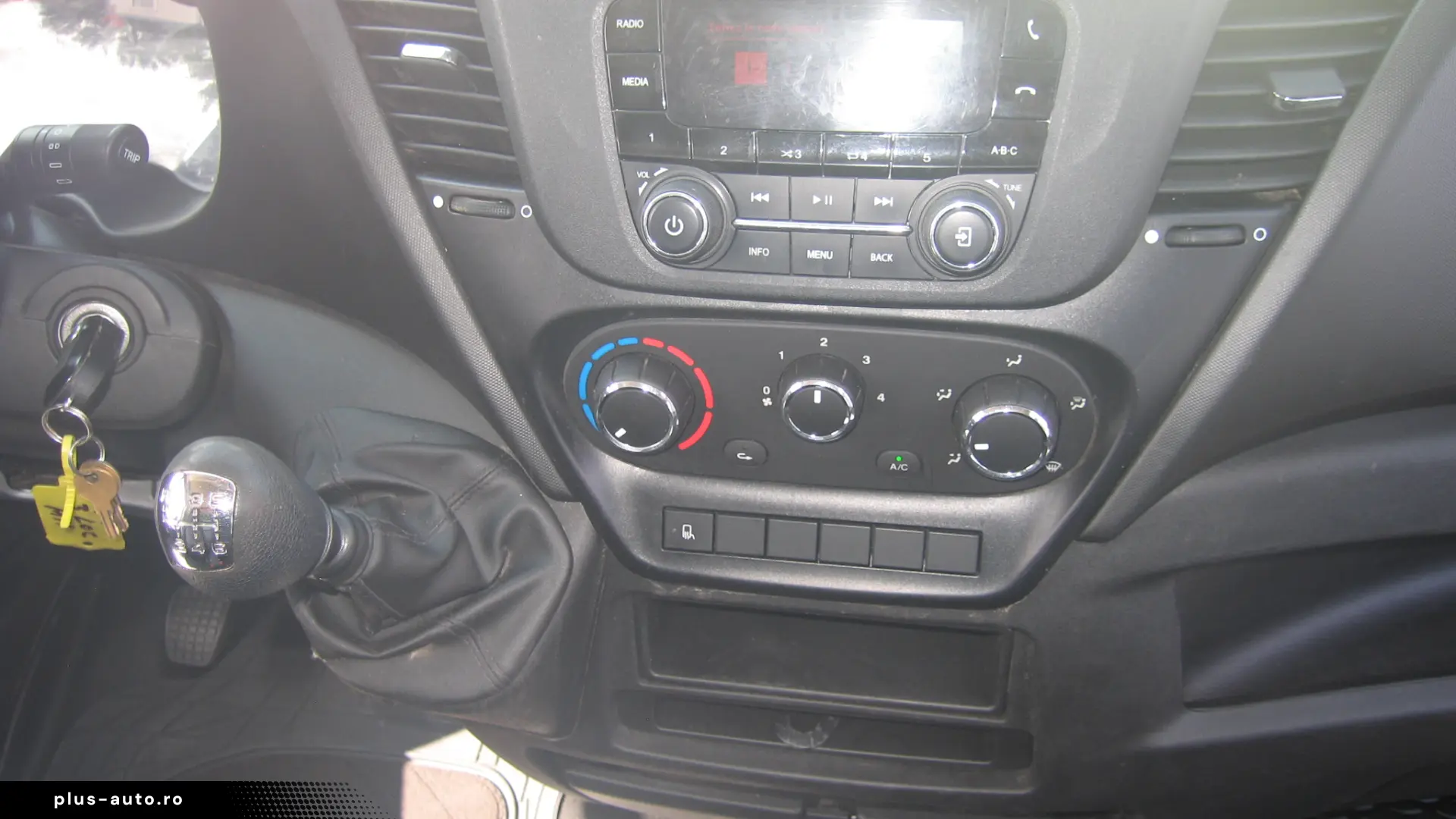 VAND  IVECO DAILY 3 LOC. BASCULABIL   AC. 2018.