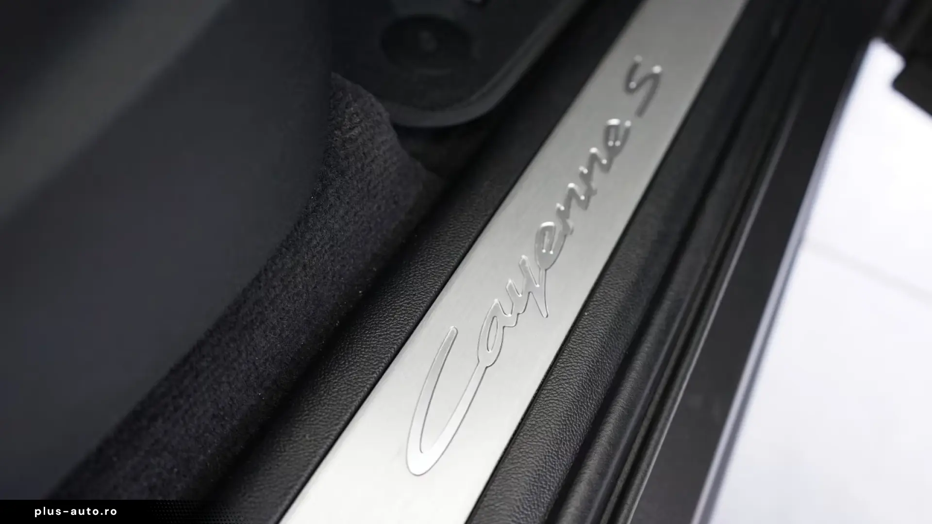 Porsche Cayenne S E-hybrid   Finanțare Leasing