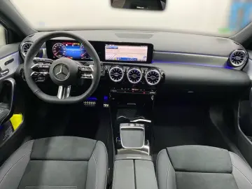 Mercedes-Benz A 250 4M Special Edition AMG LED AHK Night PTS